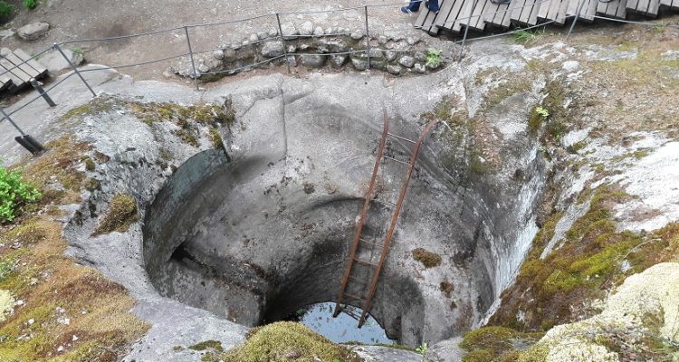 Giant's Bath Tub or the Jättiläisen kuhnepytty giant's cauldron in Askola, Finland.