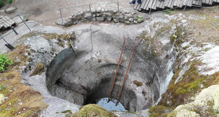 Giant's Bath Tub or the Jättiläisen kuhnepytty giant's cauldron in Askola, Finland.