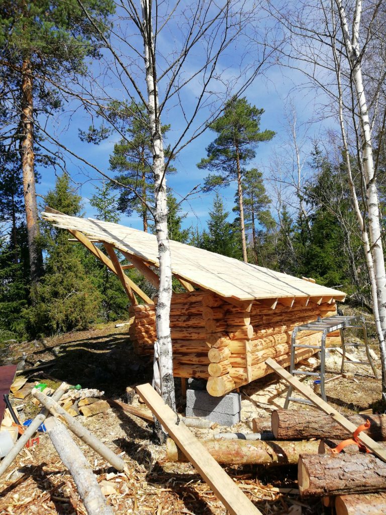 Lean-to shelter