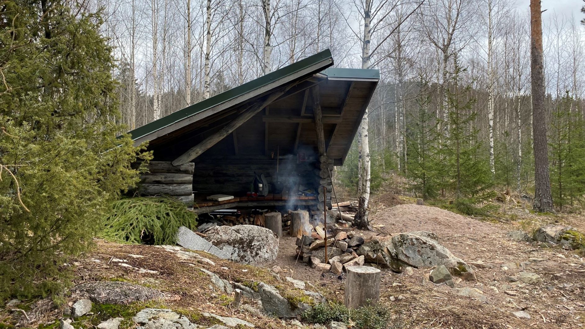 Lean-to shelter