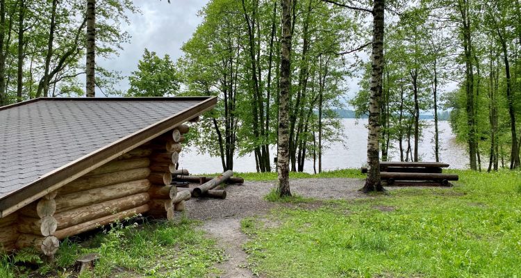 Puumanni lean-to shelter Pääkslahti nature trail