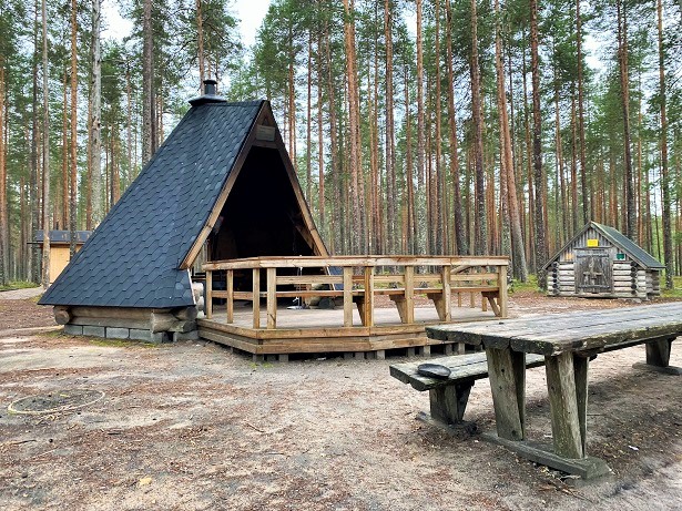 Pitkäjärvi lean-to shelter at Rokua
