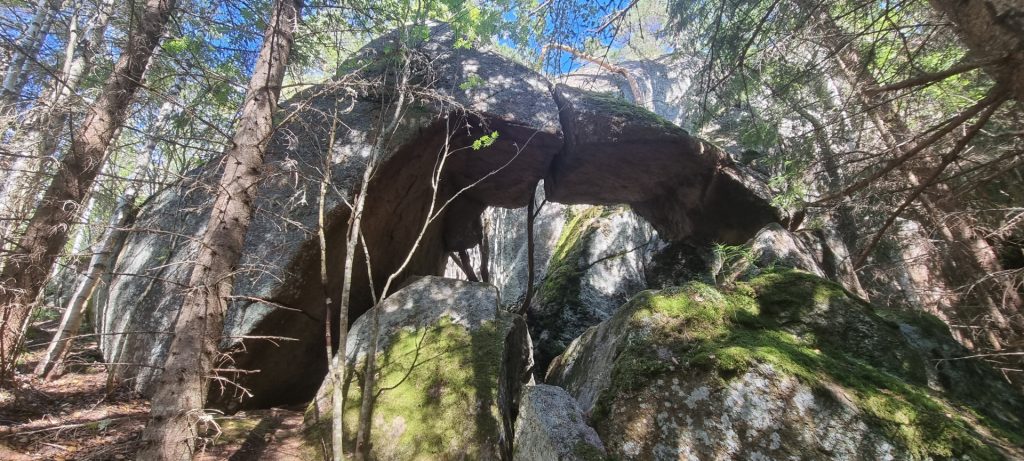 Putelon pirunportti Kaperin linna, Putelo devil's gate, is truly one of the strangest nature sights in Finland