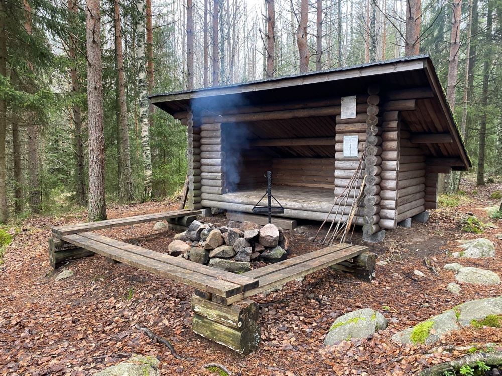 Onkimaan laavu lean-to shelter