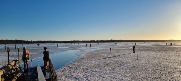 Vanhankylänniemi Tuusulanjärvi lake winter swimming avantouinti luistelu skating skiing 