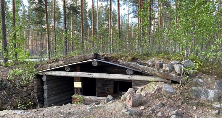 Menkijärvi dugout and defence fighting position in Alajärvi