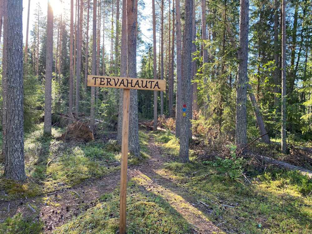 Signpost to tar pit