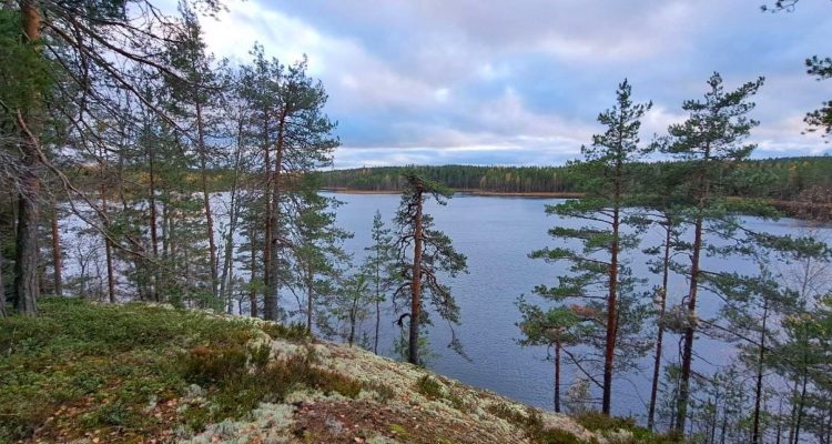 Walking around Suurijärvi lake in Savonlinna