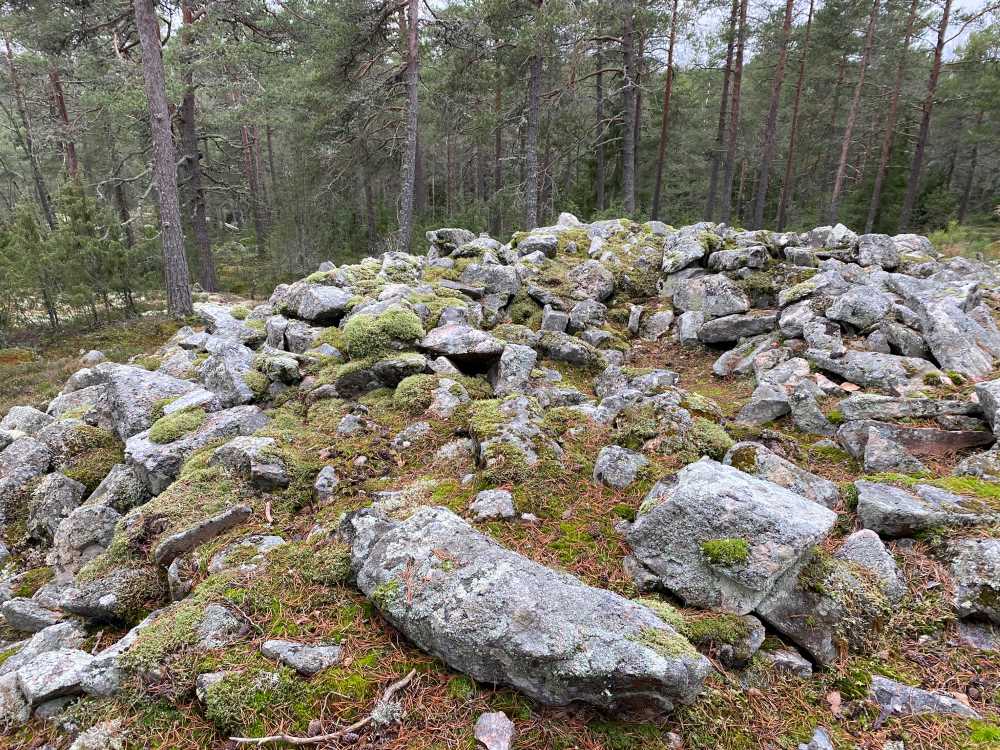 Penimäki heap tombs