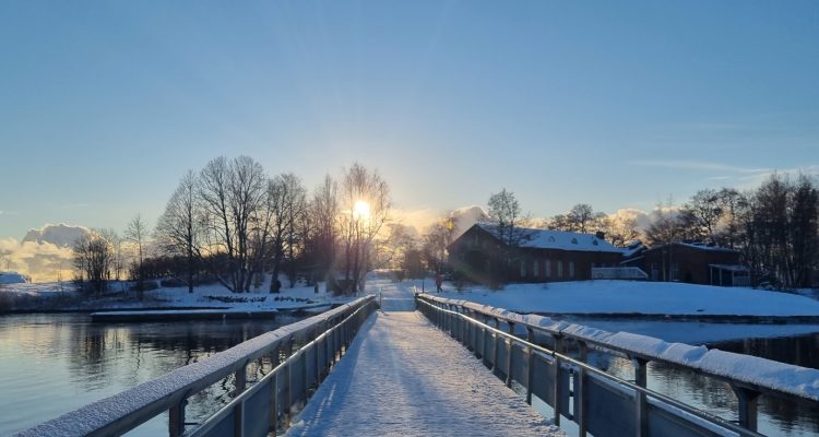 Uunisaari Helsinki pontoon bridge ponttoonisilta