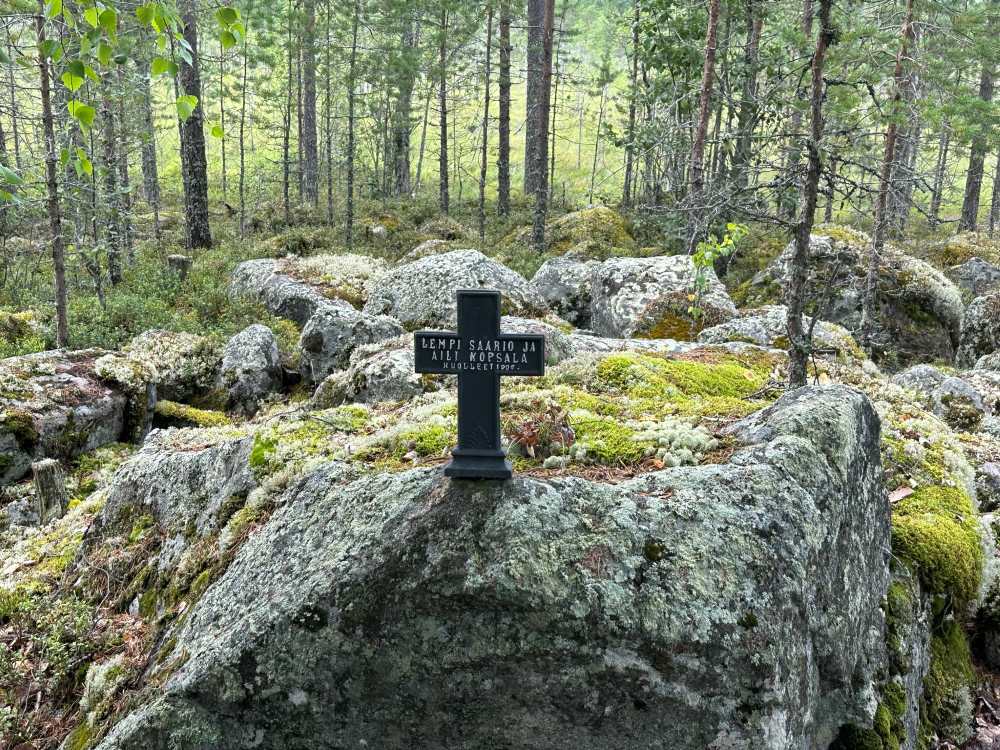 Ristinpolku in Toholampi. Memorial for Lempi Saario and Aili Kopsala