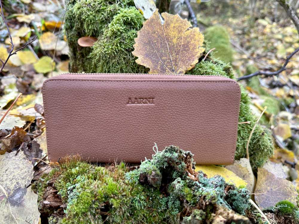 Aarni Elk Leather Clutch Wallet Cognac